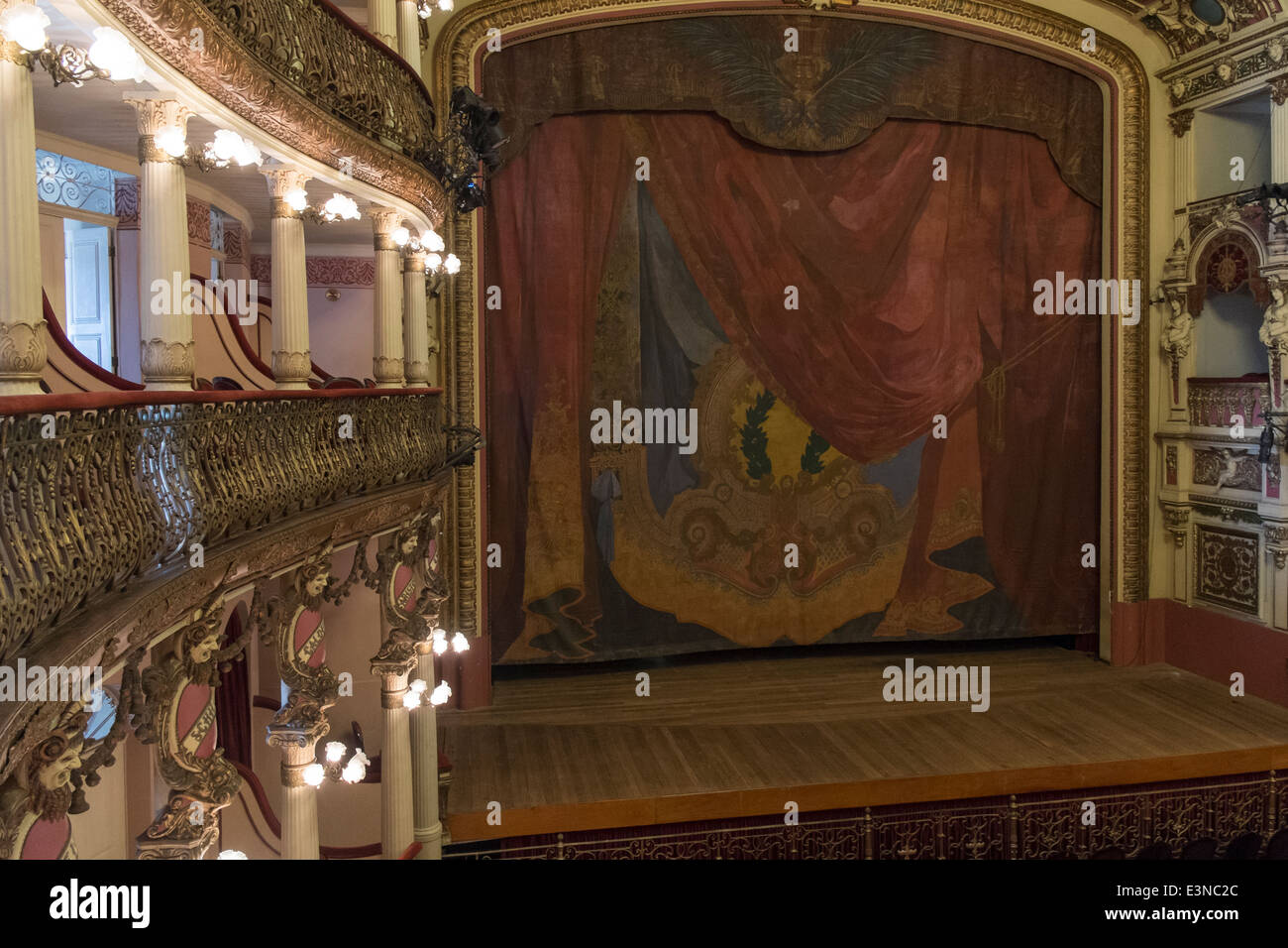 Opera house stage lighting hi-res stock photography and images - Alamy