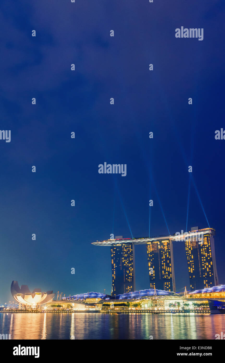 Marina bay sands by night hi-res stock photography and images - Alamy