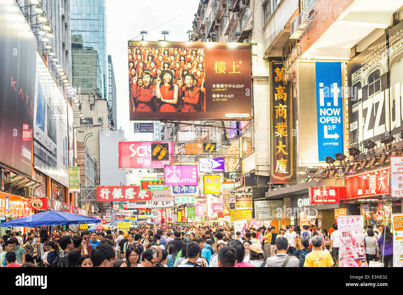 Crowded street in hong kong hi-res stock photography and images