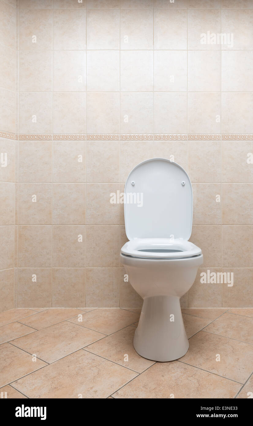 White toilet bowl in a bathroom Stock Photo - Alamy