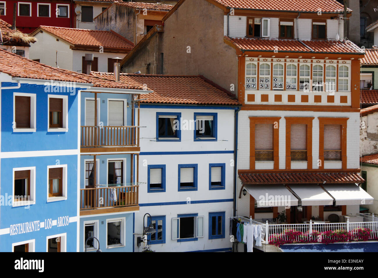 fishing-village-of-cudillero-with-colorful-houses-at-the-seaside