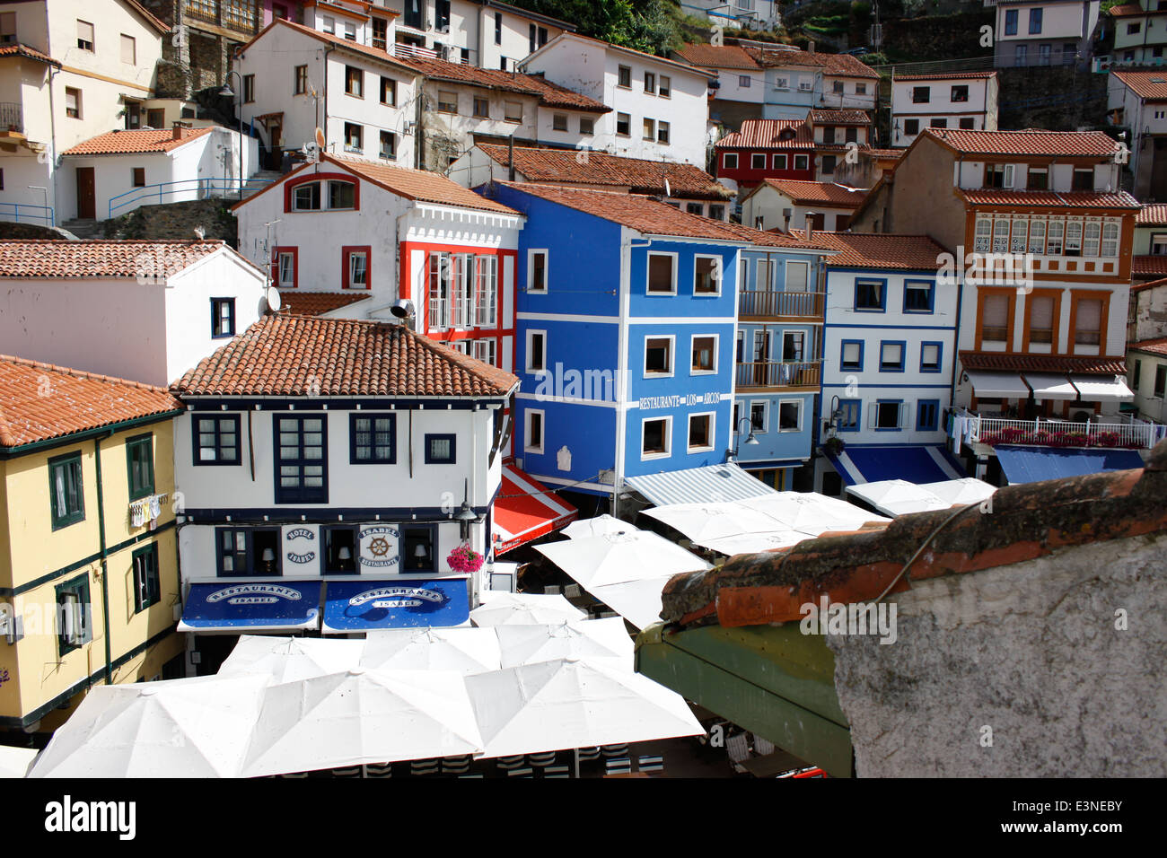 fishing-village-of-cudillero-with-colorful-houses-at-the-seaside