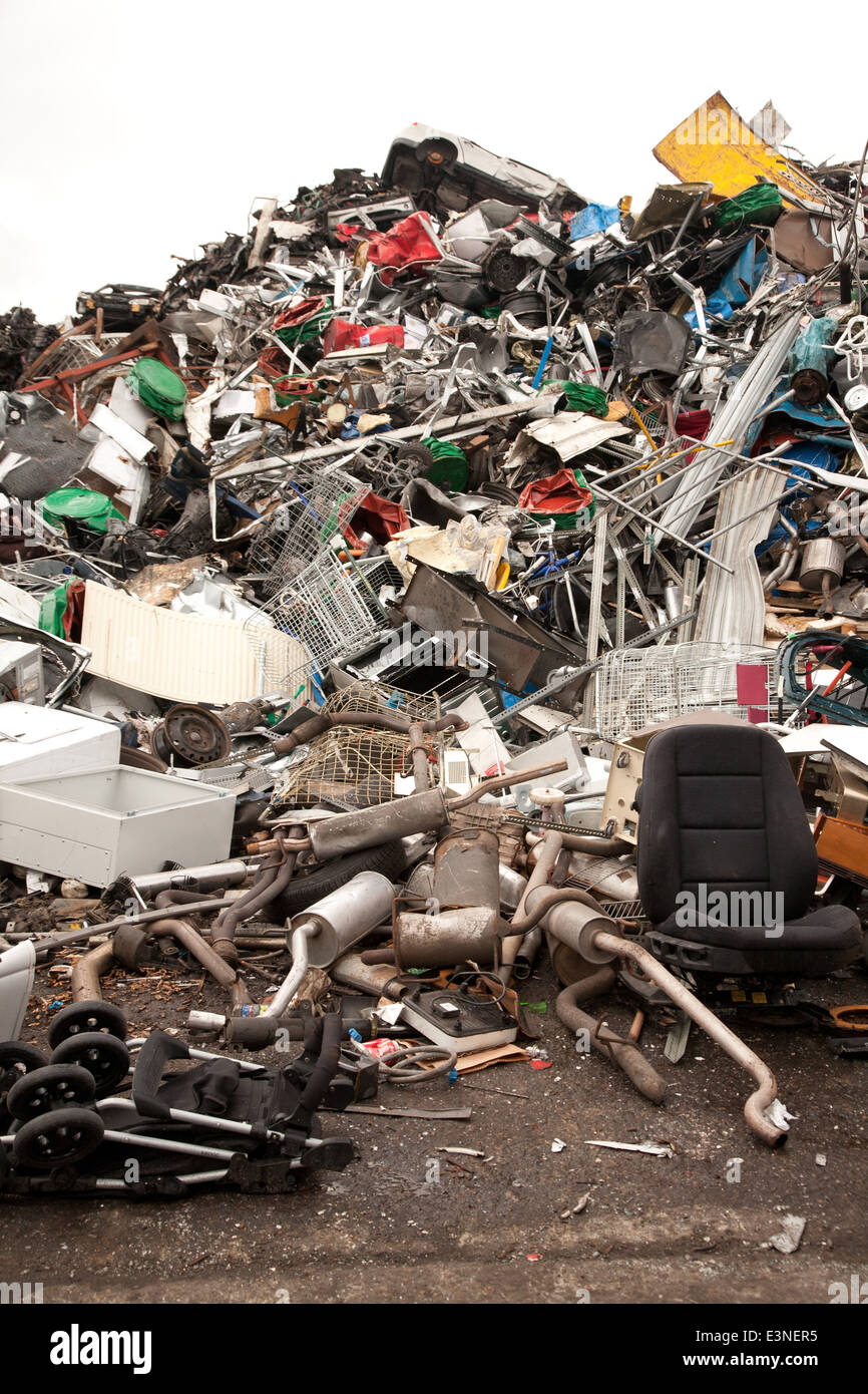 Car recycling yard hi-res stock photography and images - Alamy