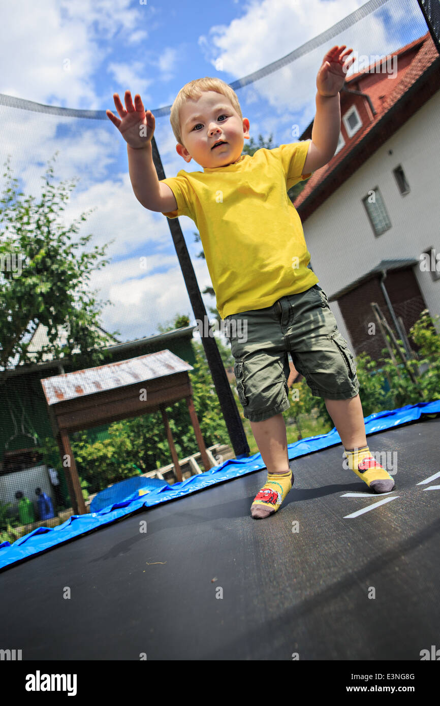 Kid on trampoline hi-res stock photography and images - Alamy
