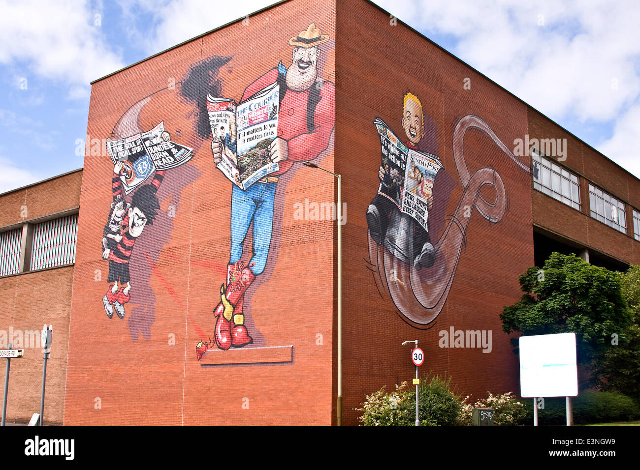 Dundee ,Tayside, Scotland, UK, June 26th, 2014, Recently painted Dundee Icons Desperate Dan, Oor Wullie and Dennis The Menace on DC Thomson Buildings. Credit:  Dundee Photographics / Alamy Live News Stock Photo