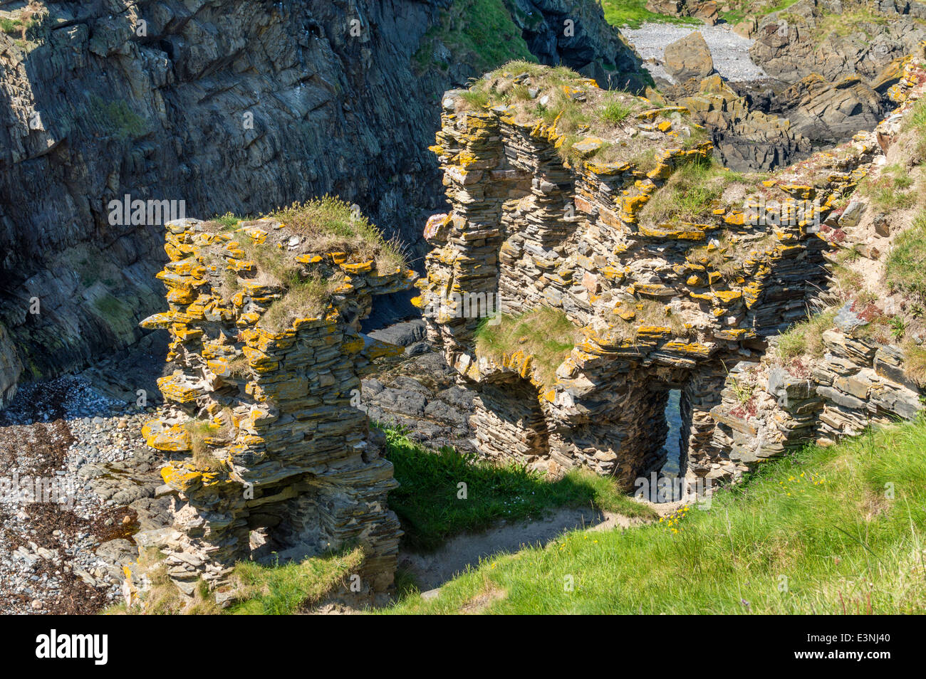 FINDLATER CASTLE UNSTABLE REMAINS OF WALLS AND ARCHES ABERDEENSHIRE COAST SCOTLAND Stock Photo