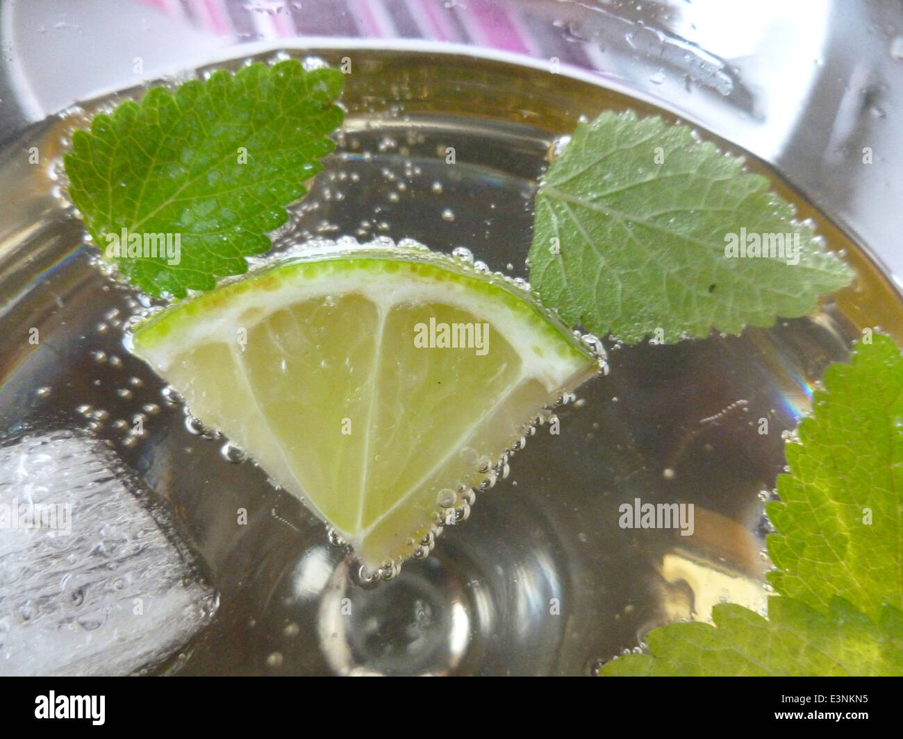 Sekt mit Limette und Minze Stock Photo