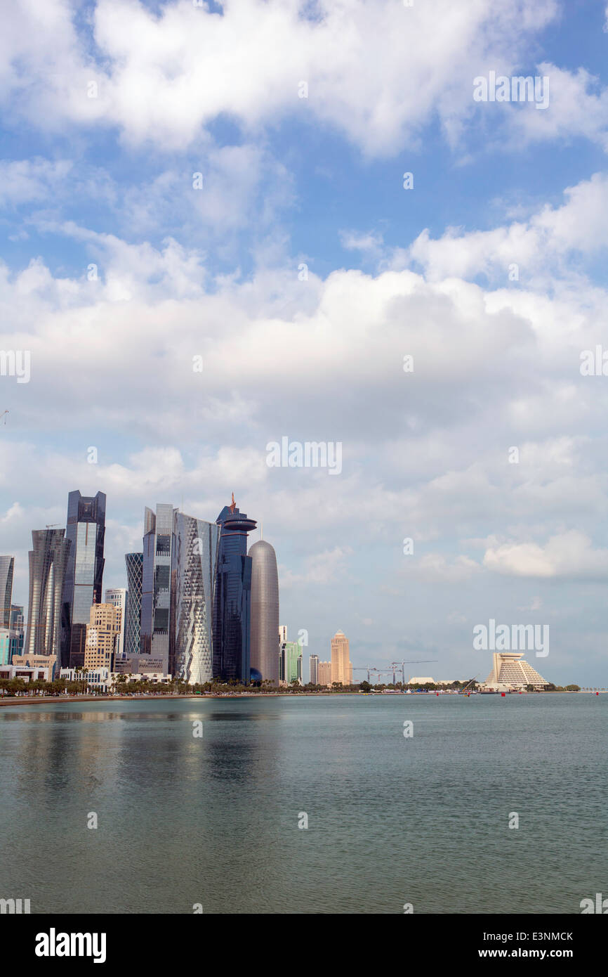 Doha skyline new hi-res stock photography and images - Alamy