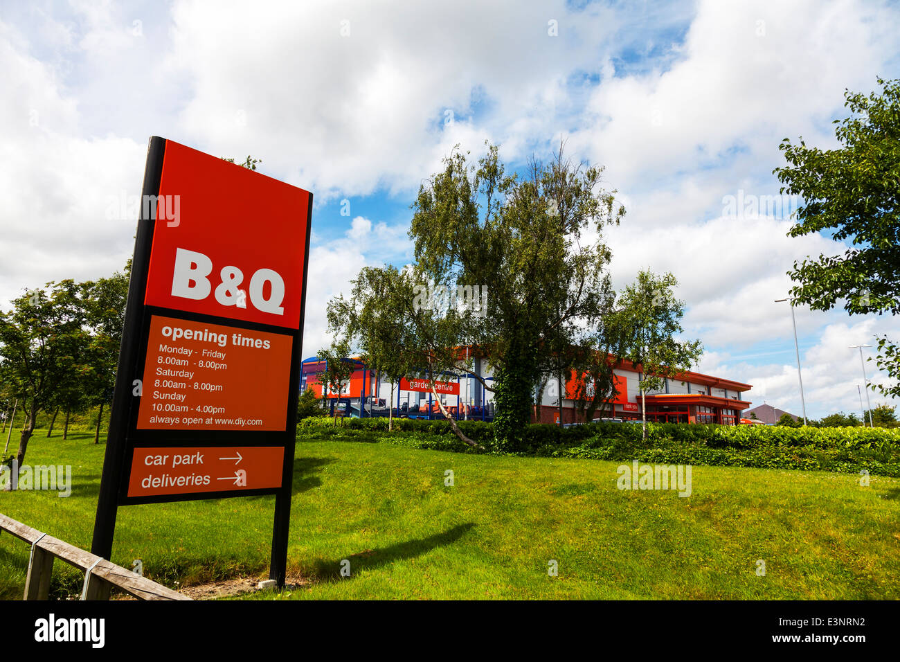 b & q superstore shop store front logo sign outside exterior building