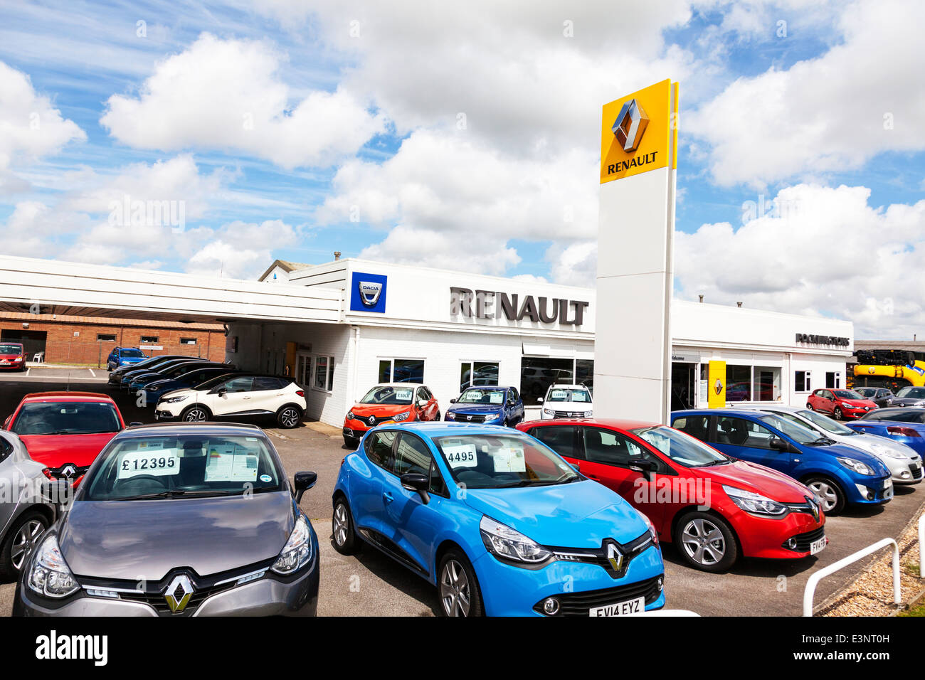 Renault car garage exterior sign selling sellers new used motors