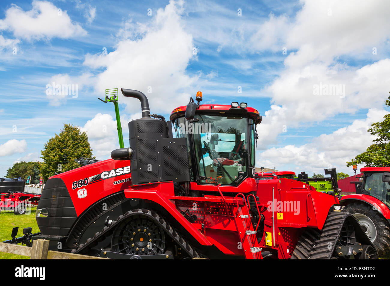 Case 580 quadtrack system tractor industrial agriculture farming track