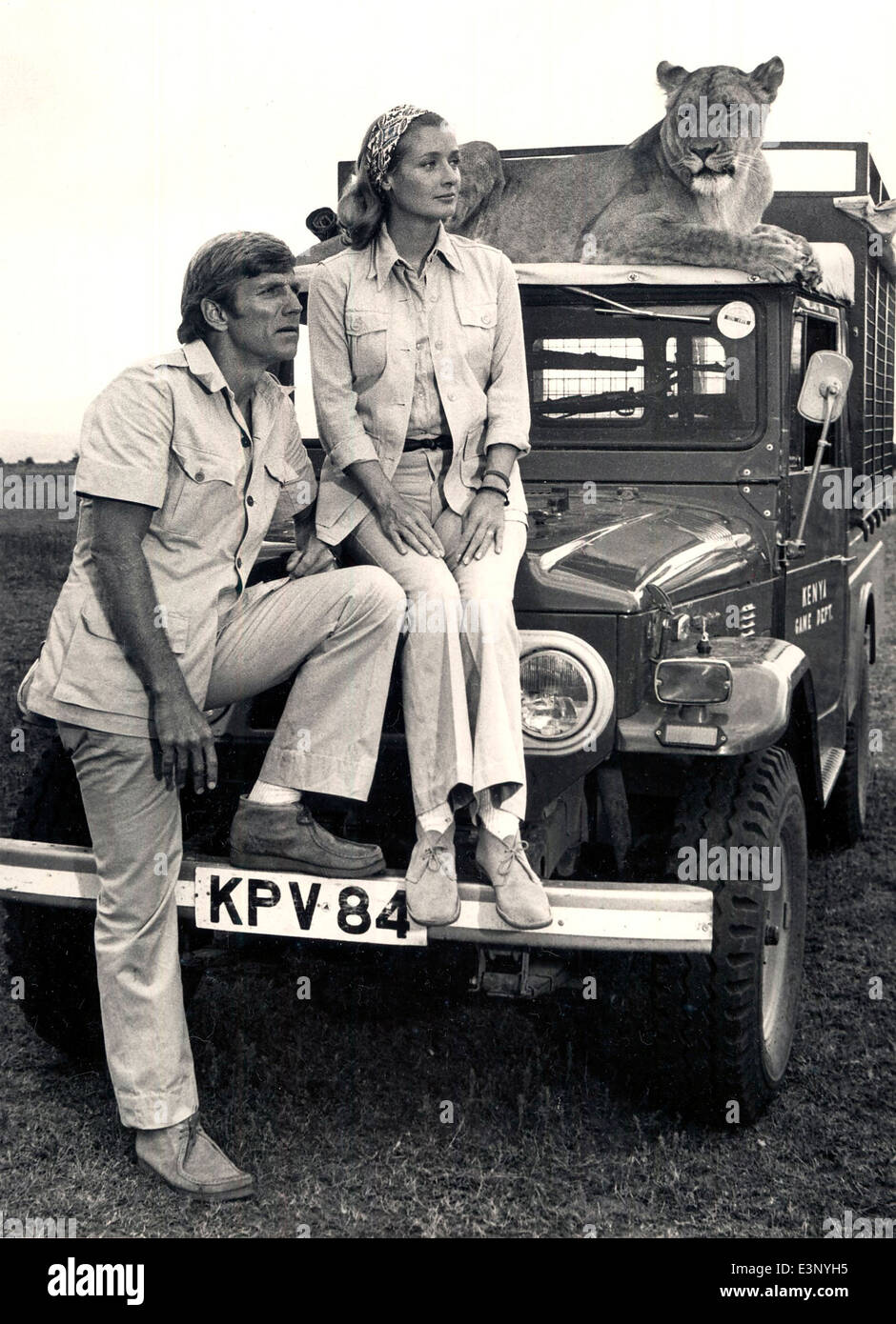 American actors Diana Muldaur and Gary Collins filming a TV version of 'Born Free' with Elsa the lioness in Kenya in 1974 Stock Photo