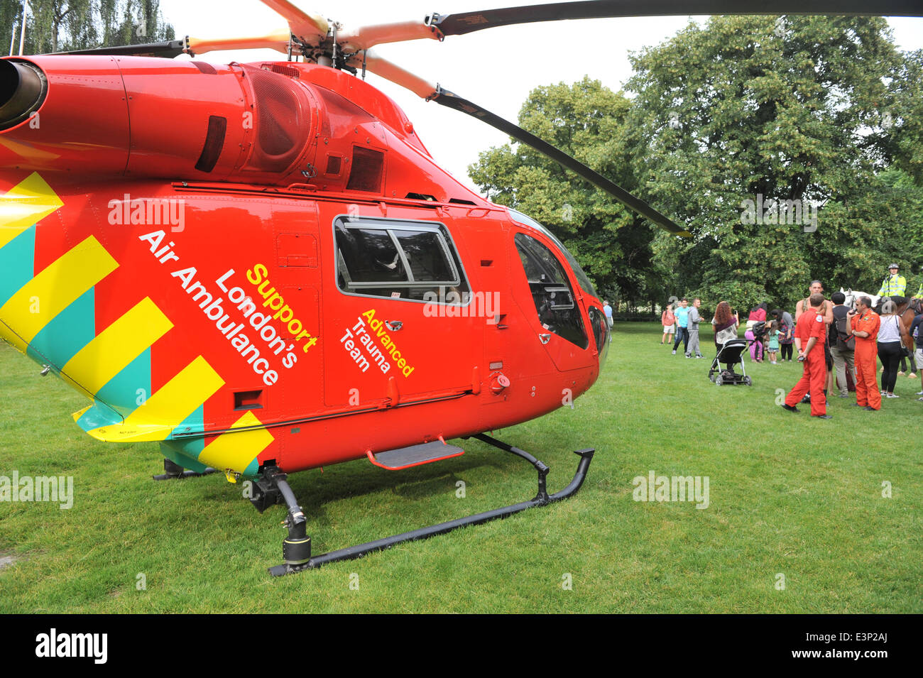 Alamy ambulance crew uk hi-res stock photography and images - Alamy