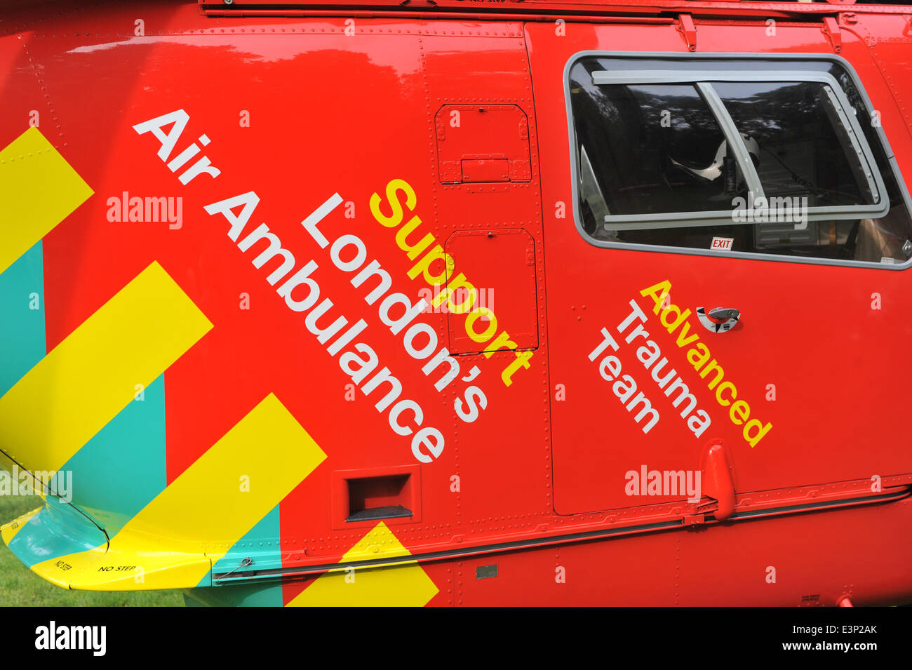 Alamy ambulance crew uk hi-res stock photography and images - Alamy