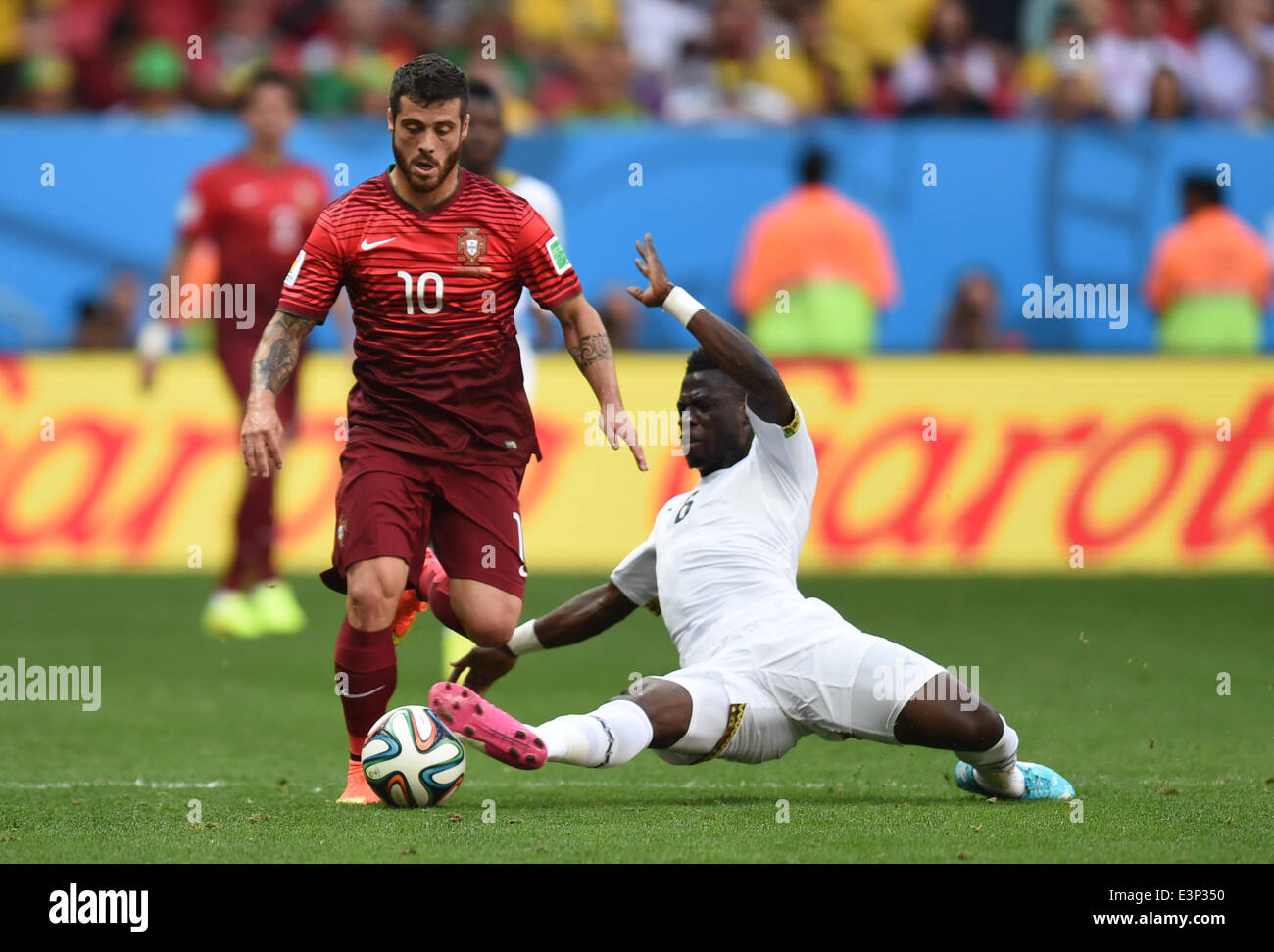 Brasilia, Brazil. 26th June, 2014. Acquah Afriyie (R) of Ghana in action against Vieirinha of Portugal during the FIFA World Cup 2014 group G preliminary round match between Portugal and Ghana at the Estadio National Stadium in Brasilia, Brazil, on 26 June 2014. Photo: Marius Becker/dpa/Alamy Live News  Stock Photo