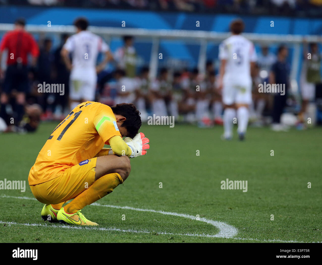 San Paulo, Brazil. 26th June, 2014. World Cup finals 2014, group stages. South Korea versus Belgium Goalkeeper Kim Seunggyu (SK) distraught at end of match as his team is eliminated Credit:  Action Plus Sports/Alamy Live News Stock Photo