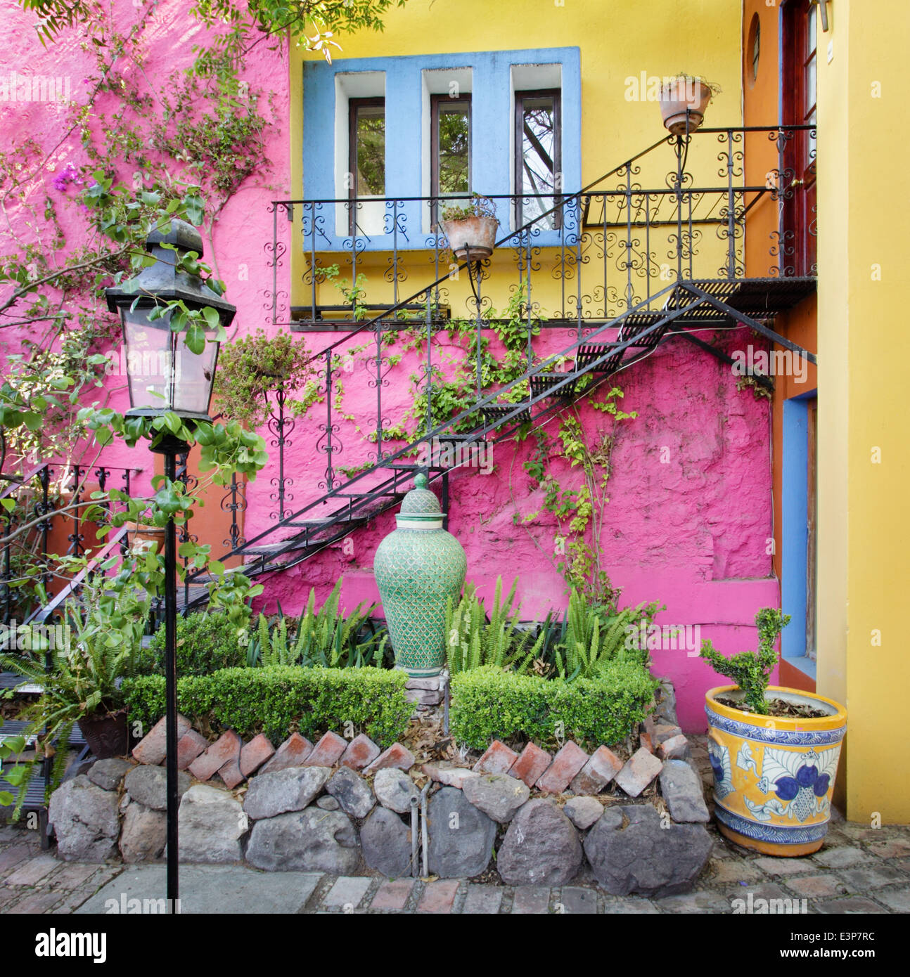 Colorfully painted house in San Miguel de Allende, Guanajuato, Mexico Stock Photo