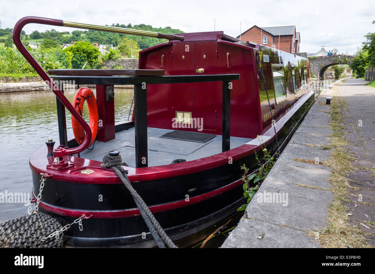 Boat tied alongside hi-res stock photography and images - Alamy