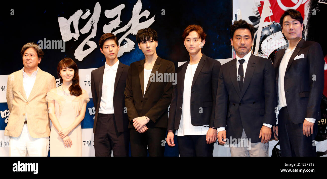 Choi Min-Sik, Lee Jung-Hyun, Park Bo-Gum, No Min-Woo, Kwon Yul, Ryu Seung-Ryong and Cho Jin-Woong, Jun 26, 2014 : (L-R) South Korean actors Choi Min-Sik, Lee Jung-Hyun, Park Bo-Gum, No Min-Woo, Kwon Yul, Ryu Seung-Ryong and Cho Jin-Woong pose during a news conference to promote their new movie, Roaring Currents at a cinema in Seoul, South Korea. © Lee Jae-Won/AFLO/Alamy Live News Stock Photo