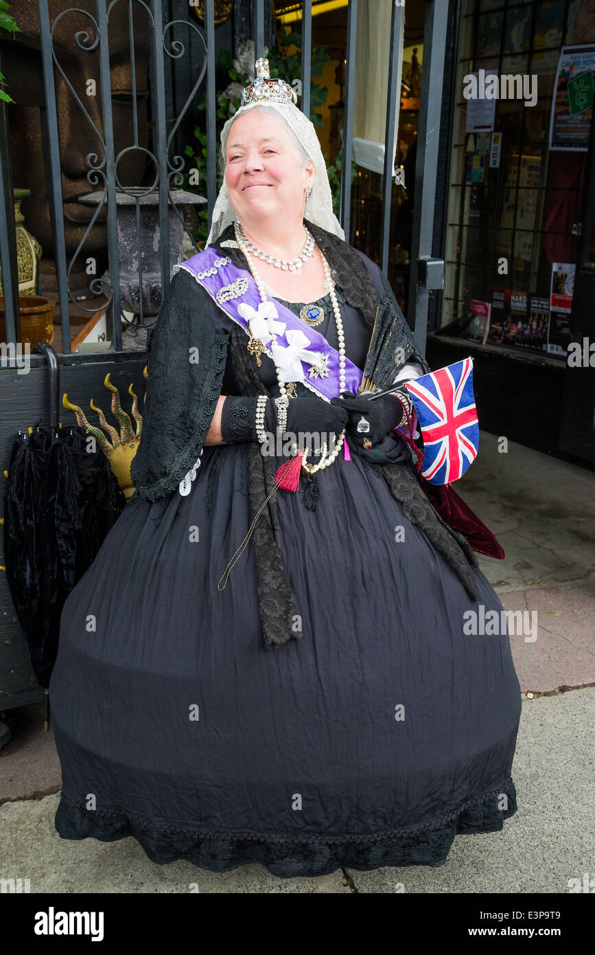 Queen victoria dress size online