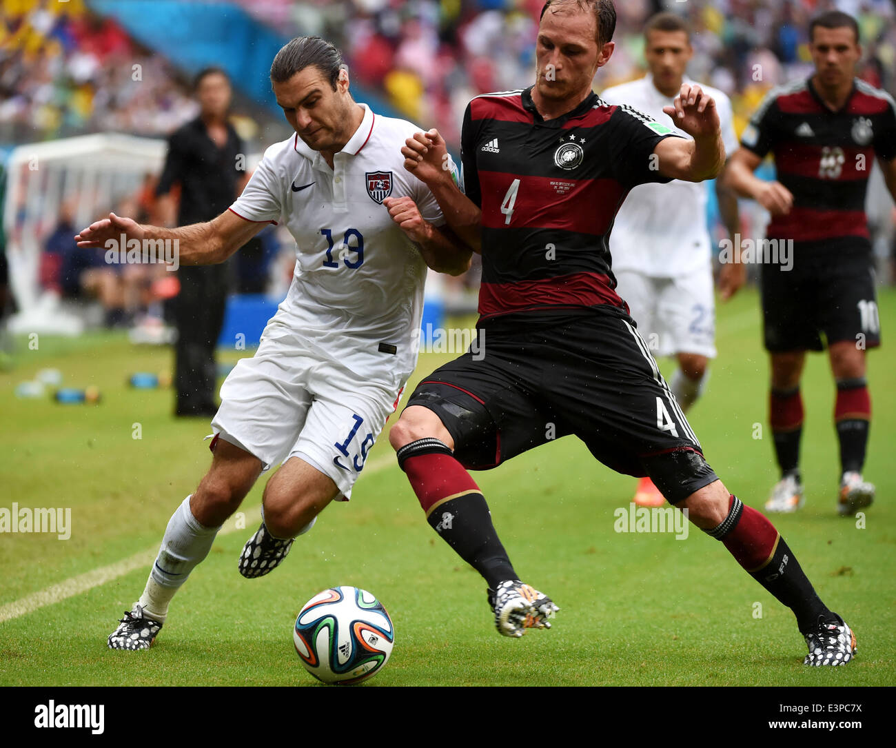 Recife, Brazil. 26th June, 2014. Germany's Benedikt Howedes (R, front) vies with Graham Zusi of the U.S. during a Group G match between the U.S. and Germany of 2014 FIFA World Cup at the Arena Pernambuco Stadium in Recife, Brazil, on June 26, 2014. Credit:  Guo Yong/Xinhua/Alamy Live News Stock Photo