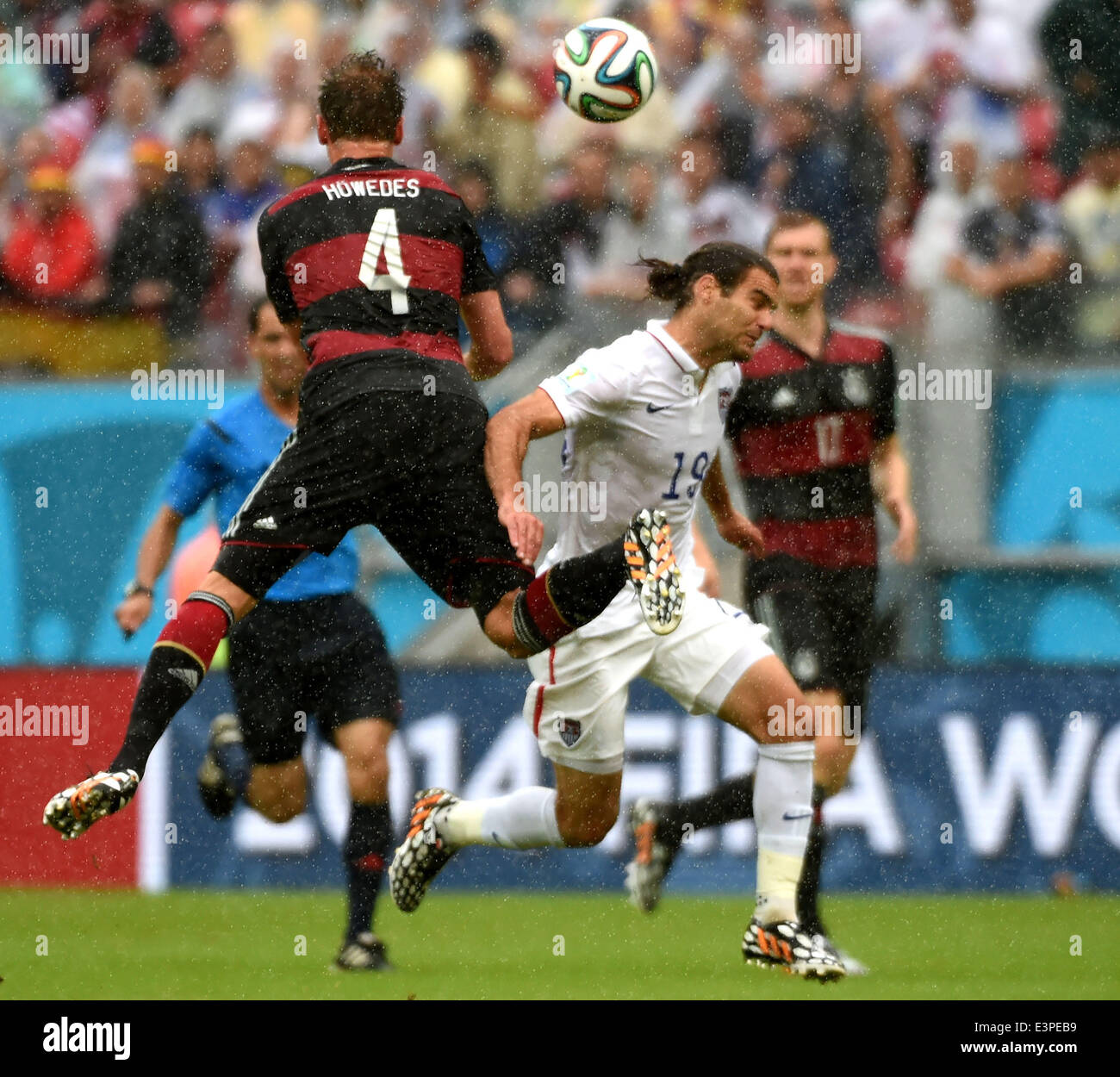 Recife, Brazil. 26th June, 2014. Germany's Benedikt Howedes (L, front) vies with Graham Zusi of the U.S. during a Group G match between the U.S. and Germany of 2014 FIFA World Cup at the Arena Pernambuco Stadium in Recife, Brazil, on June 26, 2014. Credit:  Guo Yong/Xinhua/Alamy Live News Stock Photo