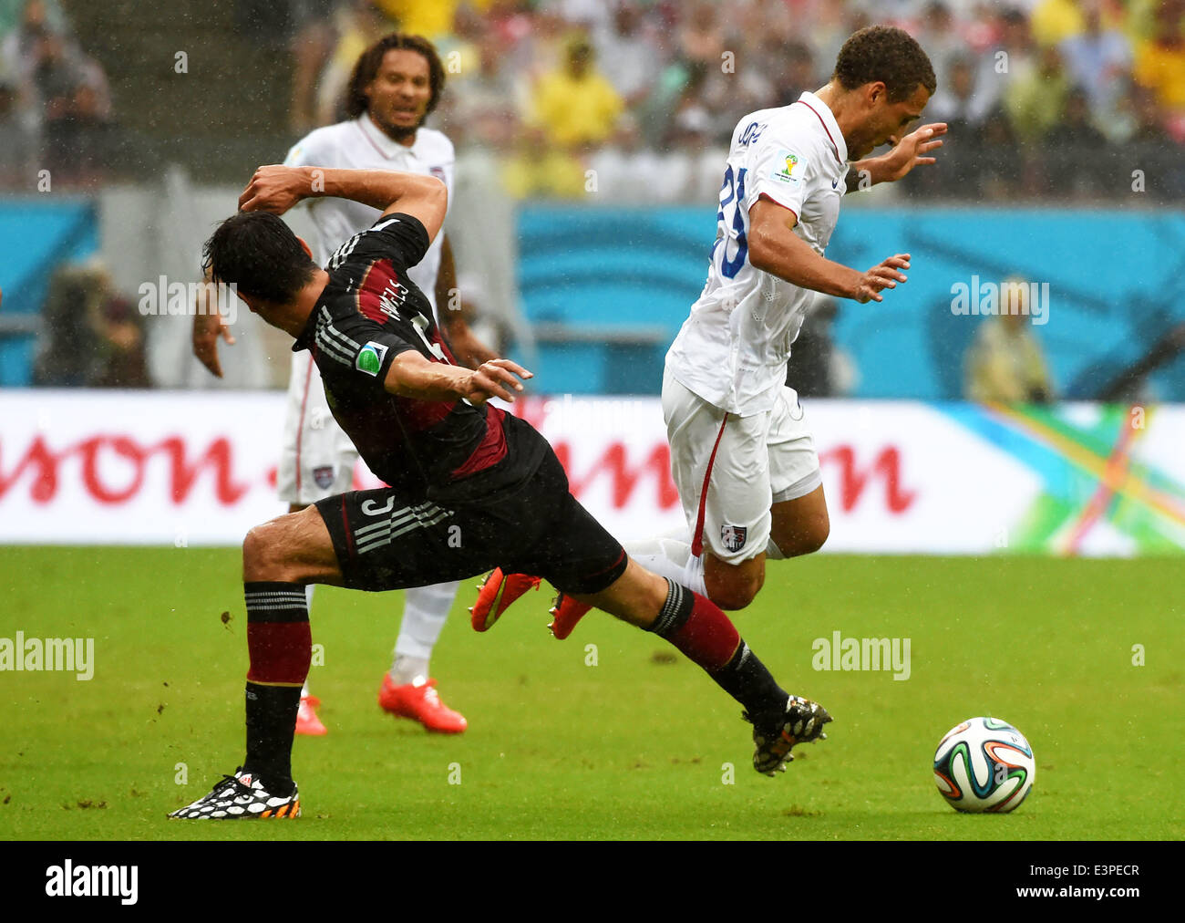 Recife, Brazil. 26th June, 2014. Germany's Mats Hummels (L, front) vies with Fabian Johnson of the U.S. (R, front) during a Group G match between the U.S. and Germany of 2014 FIFA World Cup at the Arena Pernambuco Stadium in Recife, Brazil, on June 26, 2014. Credit:  Guo Yong/Xinhua/Alamy Live News Stock Photo