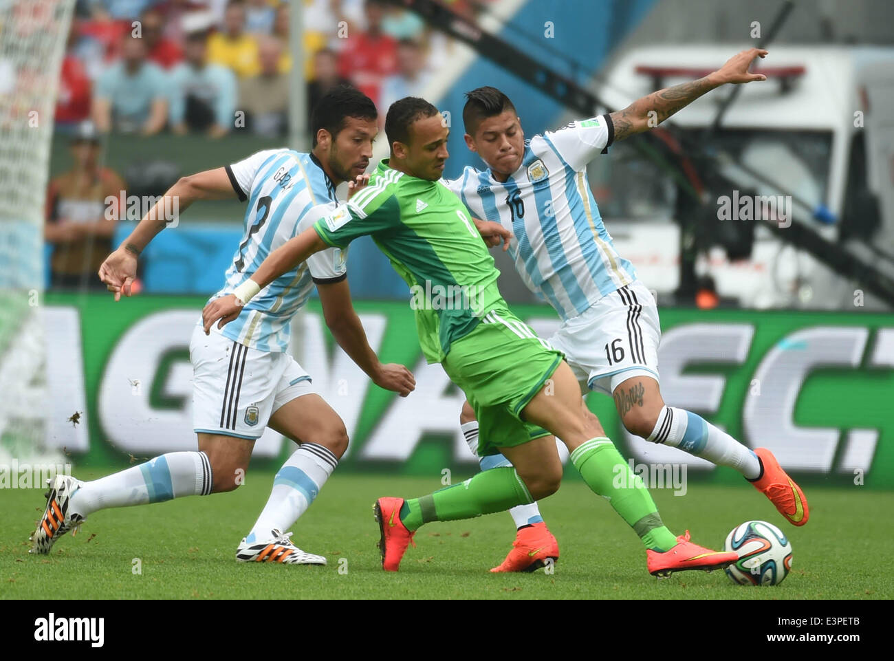 Porto Alegre, Brazil. 25th June, 2014. Nigeria's Peter Osaze Odemwingie (C) competes with Argentina's Ezequiel Garay (L) and Marcos Rojo during a Group F match between Nigeria and Argentina of 2014 FIFA World Cup at the Estadio Beira-Rio Stadium in Porto Alegre, Brazil, on June 25, 2014. Argentina won 3-2 over Nigeria on Wednesday. © Li Ga/Xinhua/Alamy Live News Stock Photo