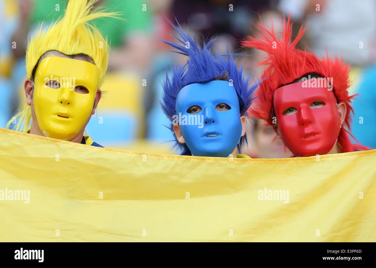 (140625) -- RIO DE JANEIRO, June 25, 2014 (Xinhua) -- Ecuador's fans pose before a Group E match between Ecuador and France of 2014 FIFA World Cup at the Estadio do Maracana Stadium in Rio de Janeiro, Brazil, June 25, 2014.  (Xinhua/Xu Zijian) Stock Photo