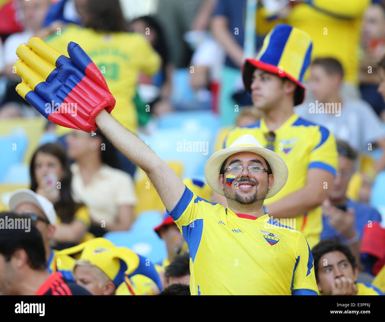 (140625) -- RIO DE JANEIRO, June 25, 2014 (Xinhua) -- An Ecuador's fan poses before a Group E match between Ecuador and France of 2014 FIFA World Cup at the Estadio do Maracana Stadium in Rio de Janeiro, Brazil, June 25, 2014.  (Xinhua/Xu Zijian) Stock Photo