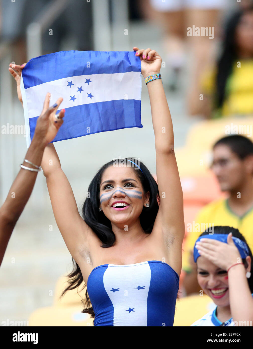 140625) -- MANAUS, June 25, 2014 (Xinhua) -- A Honduras' supporter is seen  before a Group E match between Honduras and Switzerland of 2014 FIFA World  Cup at the Arena Amazonia Stadium