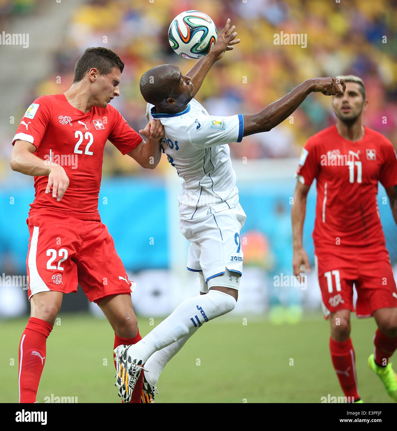 (140625) -- MANAUS, June 25, 2014 (Xinhua) -- Honduras' Jerry Palacios (C) competes for a header during a Group E match between Honduras and Switzerland of 2014 FIFA World Cup at the Arena Amazonia Stadium in Manaus, Brazil, on June 25, 2014. Switzerland won 3-0 over Honduras on Wednesday. (Xinhua/Li Ming)(pcy) Stock Photo