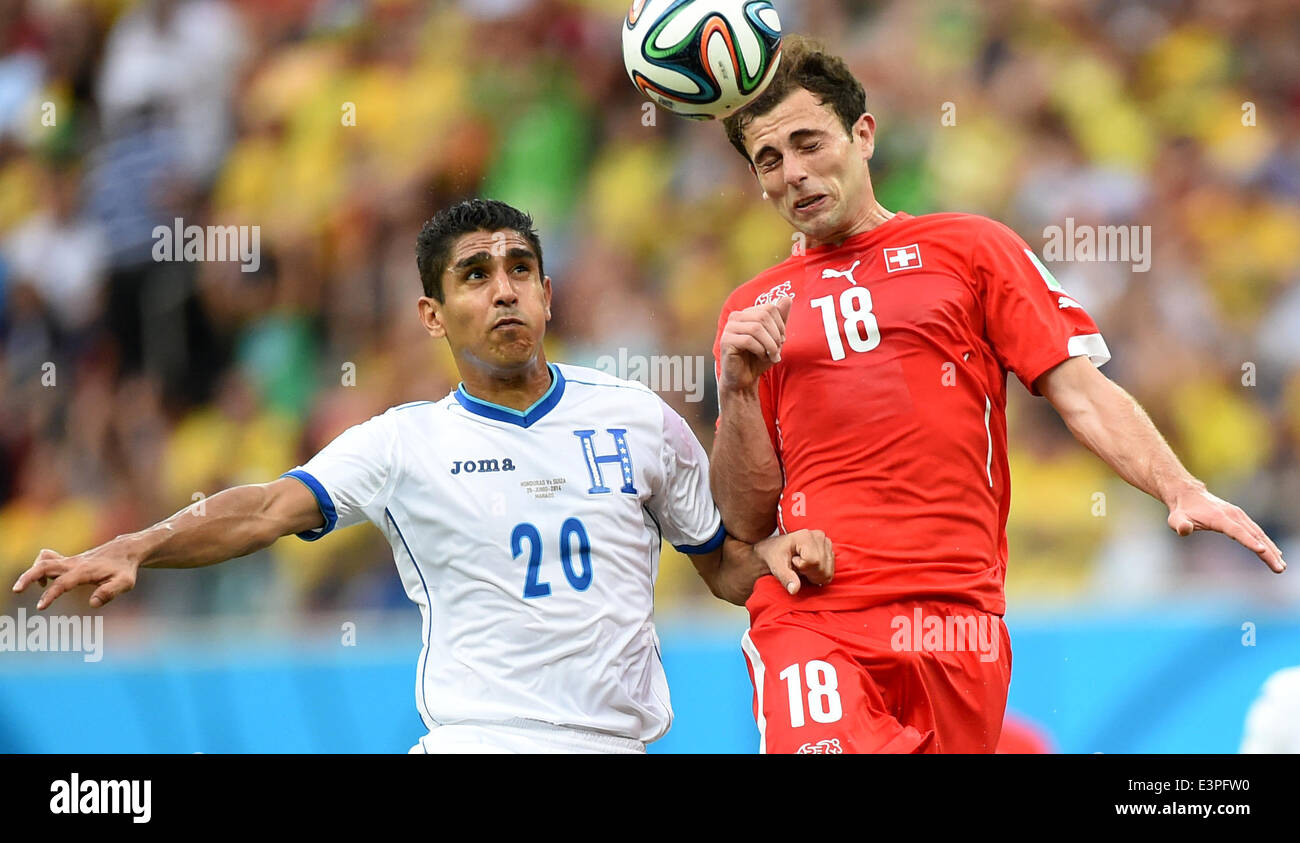 (140625) -- MANAUS, June 25, 2014 (Xinhua) -- Switzerland's Admir Mehmedi (R) competes for a header with Honduras' Jorge Claros during a Group E match between Honduras and Switzerland of 2014 FIFA World Cup at the Arena Amazonia Stadium in Manaus, Brazil, on June 25, 2014.(Xinhua/Liu Dawei)(pcy) Stock Photo