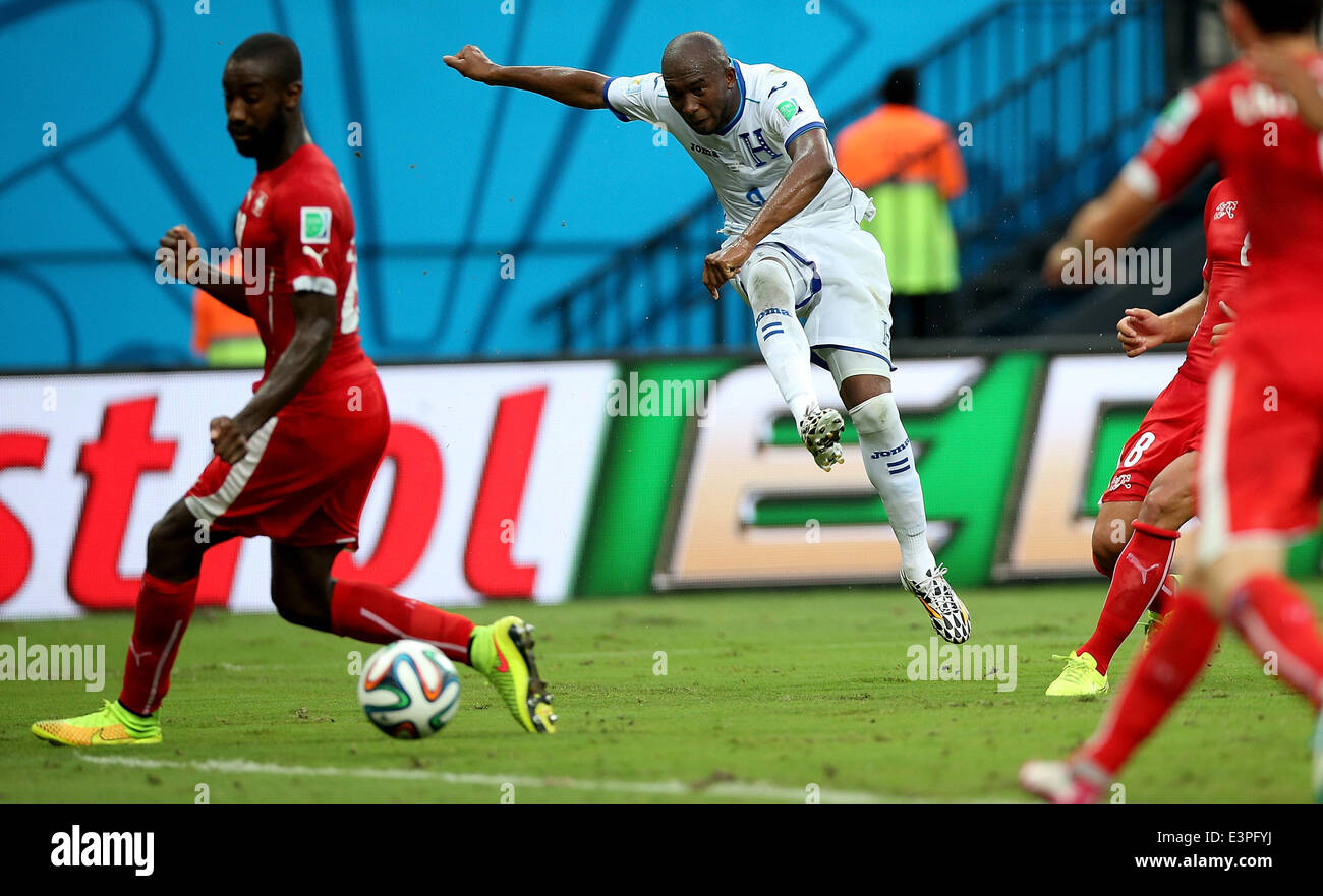 (140625) -- MANAUS, June 25, 2014 (Xinhua) -- Honduras' Jerry Palacios (2nd L) shoots the ball during a Group E match between Honduras and Switzerland of 2014 FIFA World Cup at the Arena Amazonia Stadium in Manaus, Brazil, on June 25, 2014. Switzerland won 3-0 over Honduras on Wednesday. (Xinhua/Li Ming)(pcy) Stock Photo