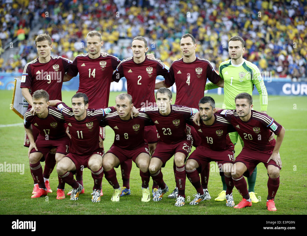 (140626) -- CURITIBA, June 26, 2014 (Xinhua) -- Russia's players pose for a group photo during a Group H match between Algeria and Russia of 2014 FIFA World Cup at the Arena da Baixada Stadium in Curitiba, Brazil, June 26, 2014. (Xinhua/Liao Yujie) Stock Photo