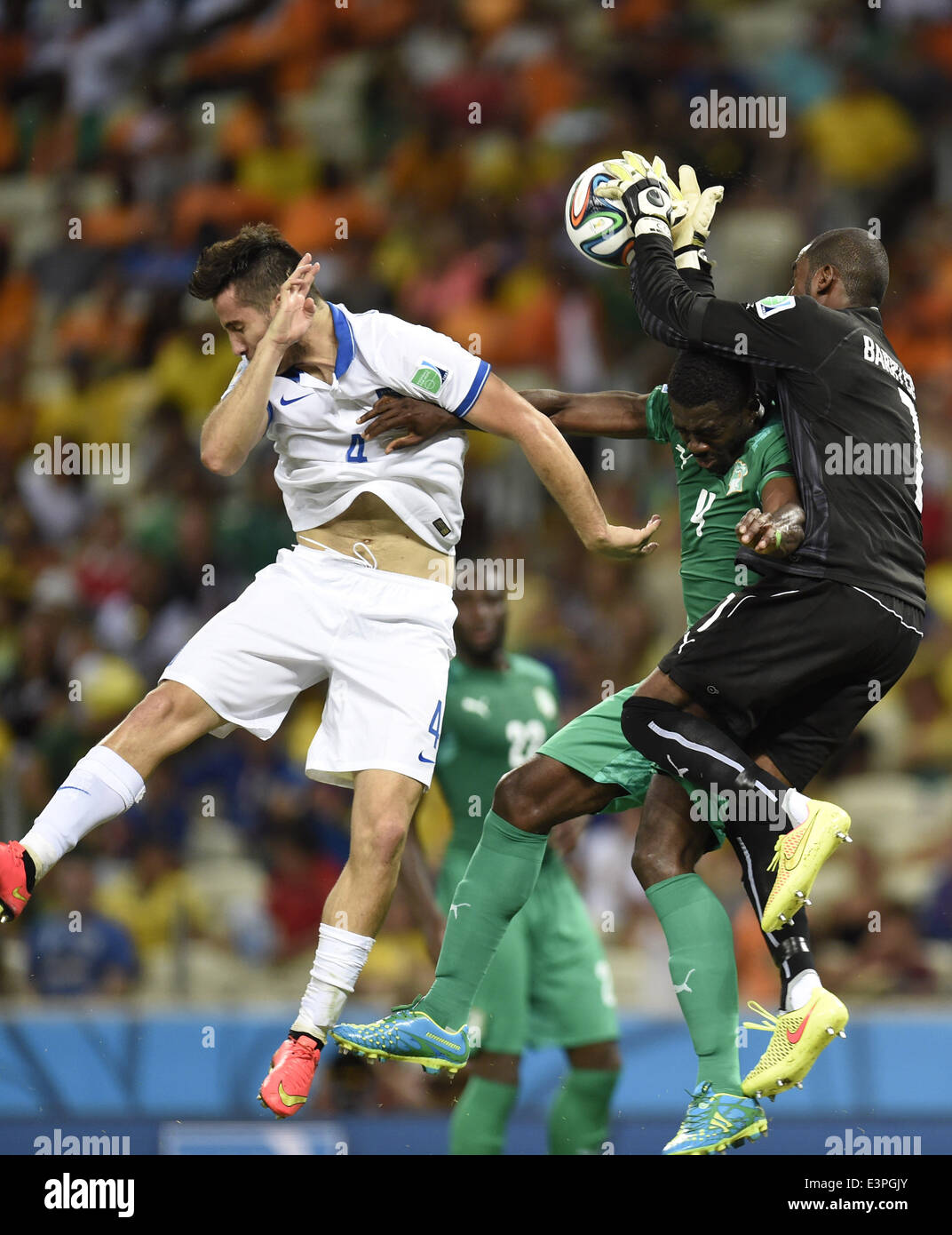 (140624) -- FORTALEZA, June 24, 2014 (Xinhua) -- Cote d'Ivoire's goalkeeper Boubacar Barry (1st R) blocks the ball during a Group C match between Greece and Cote d'Ivoire of 2014 FIFA World Cup at the Estadio Castelao Stadium in Fortaleza, Brazil, June 24, 2014. (Xinhua/Yang Lei)(xzj) Stock Photo