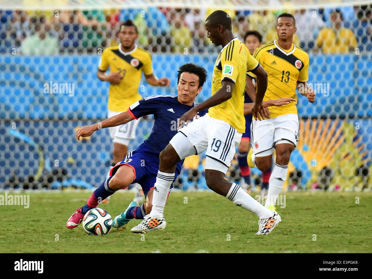 (140624) -- CUIABA, June 24, 2014 (Xinhua) -- Japan's Makoto Hasebe vies with Colombia's Adrian Ramos during a Group C match between Japan and Colombia of 2014 FIFA World Cup at the Arena Pantanal Stadium in Cuiaba, Brazil, June 24, 2014. (Xinhua/Liu Dawei) Stock Photo