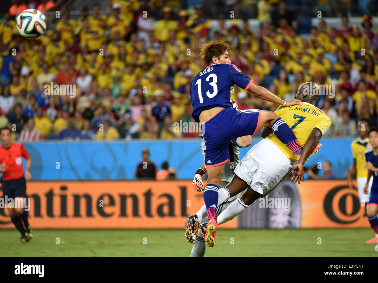 (140624) -- CUIABA, June 24, 2014 (Xinhua) -- Japan's Yoshito Okubo vies with Colombia's Pablo Armero during a Group C match between Japan and Colombia of 2014 FIFA World Cup at the Arena Pantanal Stadium in Cuiaba, Brazil, June 24, 2014. (Xinhua/Liu Dawei) Stock Photo