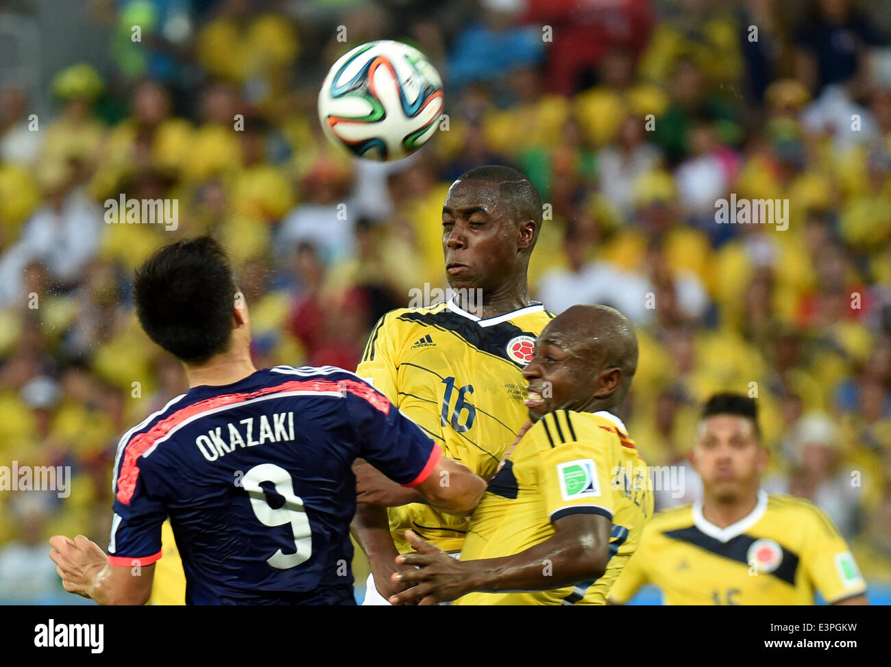 (140624) -- CUIABA, June 24, 2014 (Xinhua) -- Colombia's Eder Alvarez Balanta (C) competes for a header during a Group C match between Japan and Colombia of 2014 FIFA World Cup at the Arena Pantanal Stadium in Cuiaba, Brazil, June 24, 2014. (Xinhua/Liu Dawei) Stock Photo