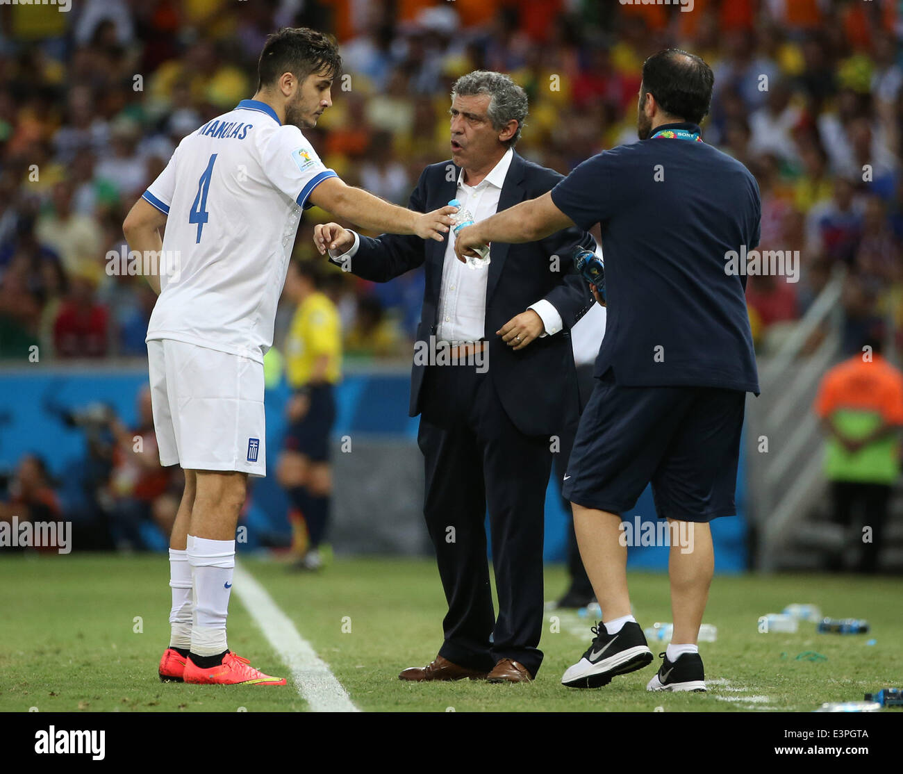 (140624) -- FORTALEZA, June 24, 2014 (Xinhua) -- Greece's head coach Fernando Santos (C) gives instructions to Kostas Manolas (L) during a Group C match between Greece and Cote d'Ivoire of 2014 FIFA World Cup at the Estadio Castelao Stadium in Fortaleza, Brazil, June 24, 2014. (Xinhua/Cao Can)(xzj) Stock Photo