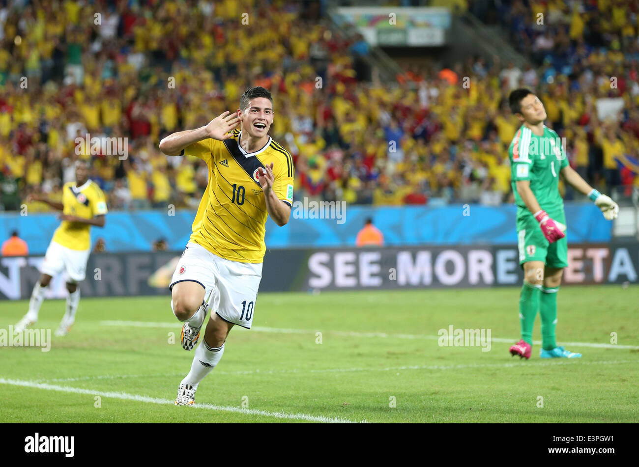 (140624) -- CUIABA, June 24, 2014 (Xinhua) -- Colombia's James Rodriguez (C) celebrates the goal during a Group C match between Japan and Colombia of 2014 FIFA World Cup at the Arena Pantanal Stadium in Cuiaba, Brazil, June 24, 2014. (Xinhua/Li Ming) Stock Photo