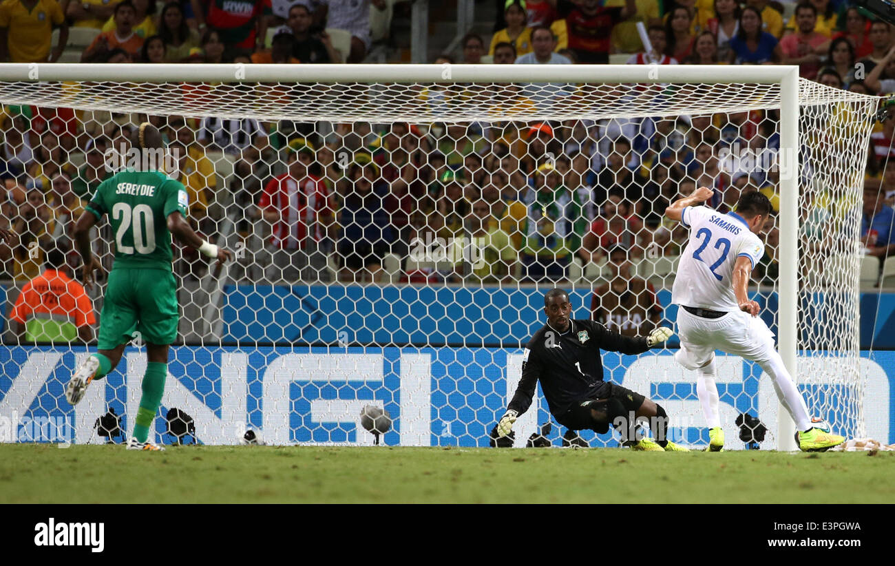 (140624) -- FORTALEZA, June 24, 2014 (Xinhua) -- Greece's Andreas Samaris (R) shoots a goal during a Group C match between Greece and Cote d'Ivoire of 2014 FIFA World Cup at the Estadio Castelao Stadium in Fortaleza, Brazil, June 24, 2014. (Xinhua/Cao Can)(xzj) Stock Photo