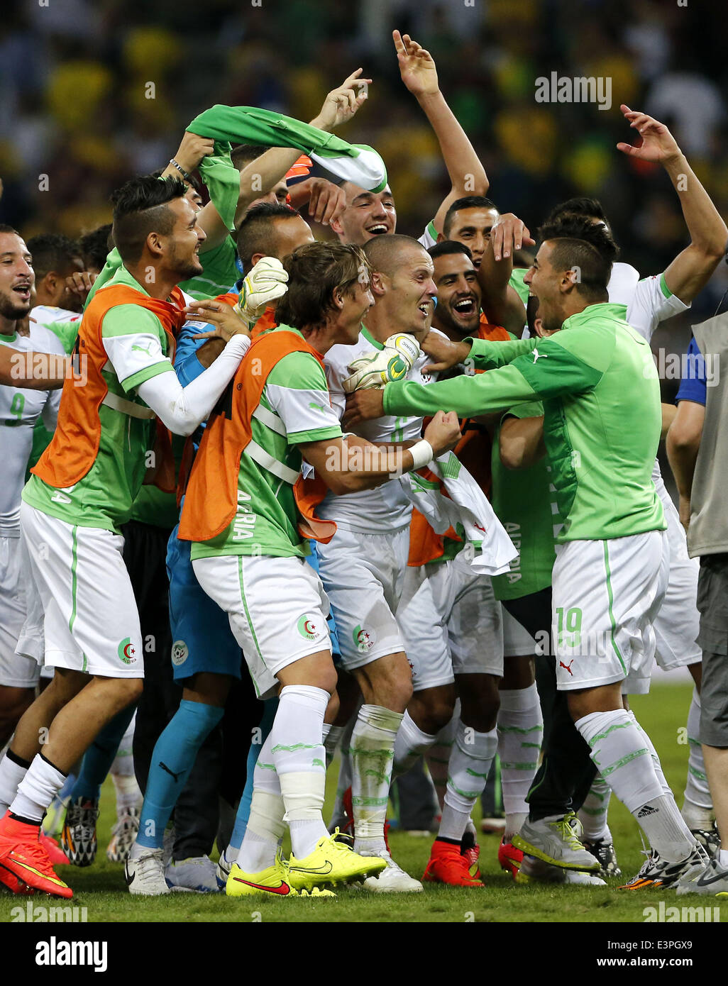 (140626) -- CURITIBA, June 26, 2014 (Xinhua) -- Algeria's players celebrate after a Group H match between Algeria and Russia of 2014 FIFA World Cup at the Arena da Baixada Stadium in Curitiba, Brazil, June 26, 2014. Algeria enters Round of 16 after the Thursday match which ended in a 1-1 draw.(Xinhua/Zhou Lei) Stock Photo