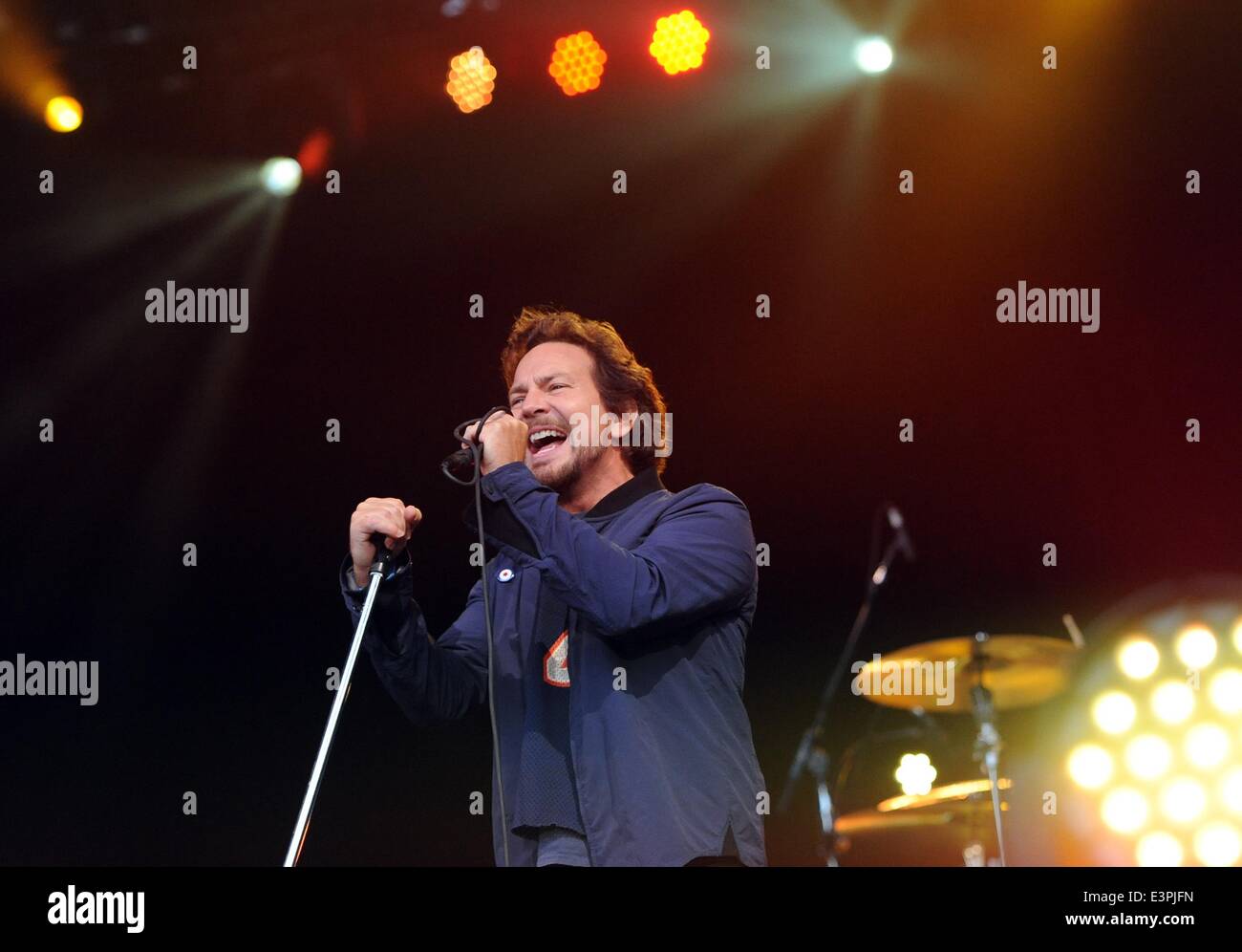 Eddie vedder hi-res stock photography and images - Alamy