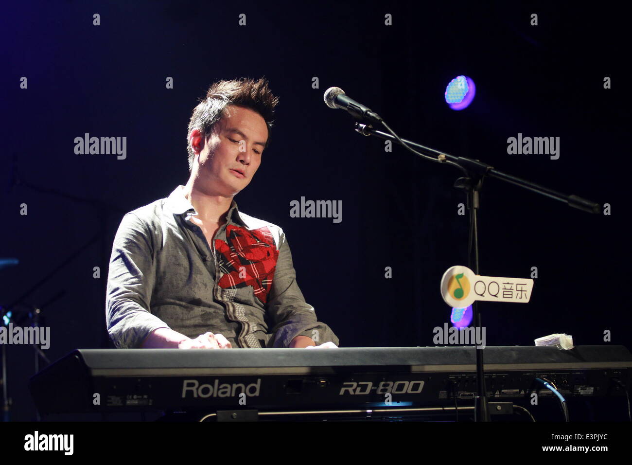 beijing-china-26th-june-2014-singer-james-li-promotes-his-new-album-E3PJYC.jpg
