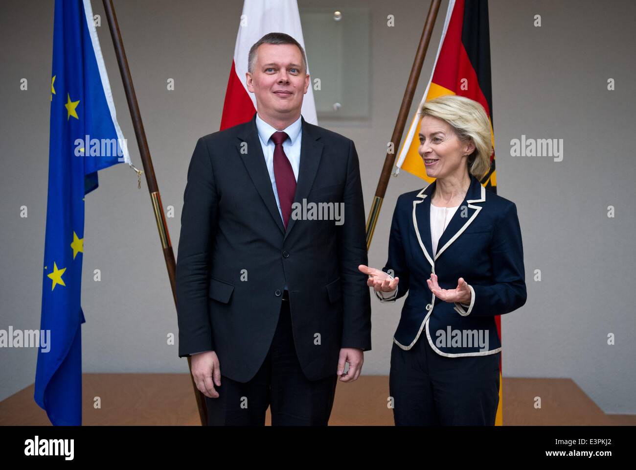 Berlin, Germany. 27th June, 2014. German Defense Minister Ursula von der Leyen receives Polish Defense Minister Tomasz Siemoniak in Berlin, Germany, 27 June 2014. The preparations for the NATO summit in Wales in September were at the center of the talks. Photo: DANIEL NAUPOLD/dpa/Alamy Live News Stock Photo