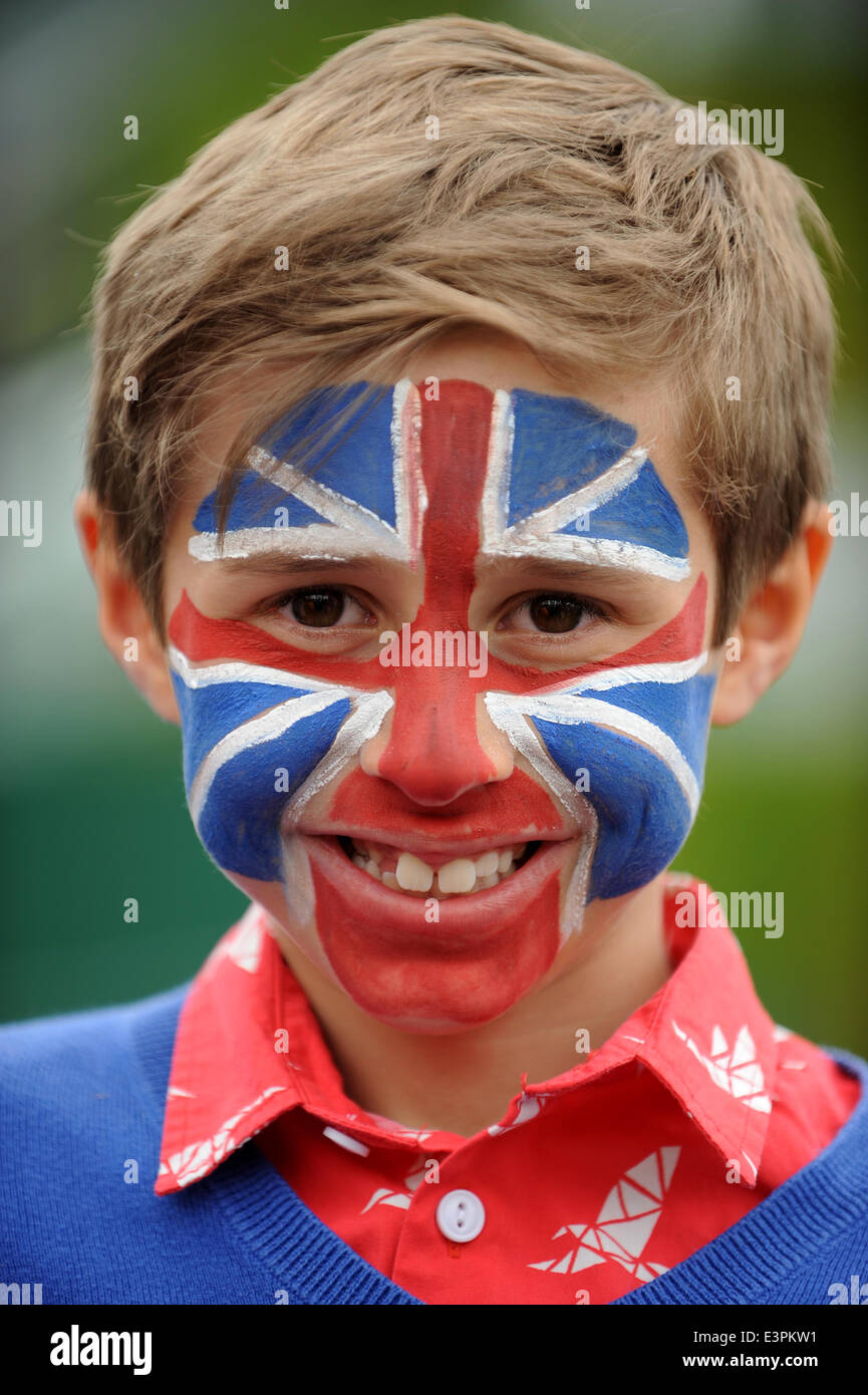 YOUNG BOY WITH UNION JACK FACE THE WIMBLEDON CHAMPIONSHIPS 20 THE ALL