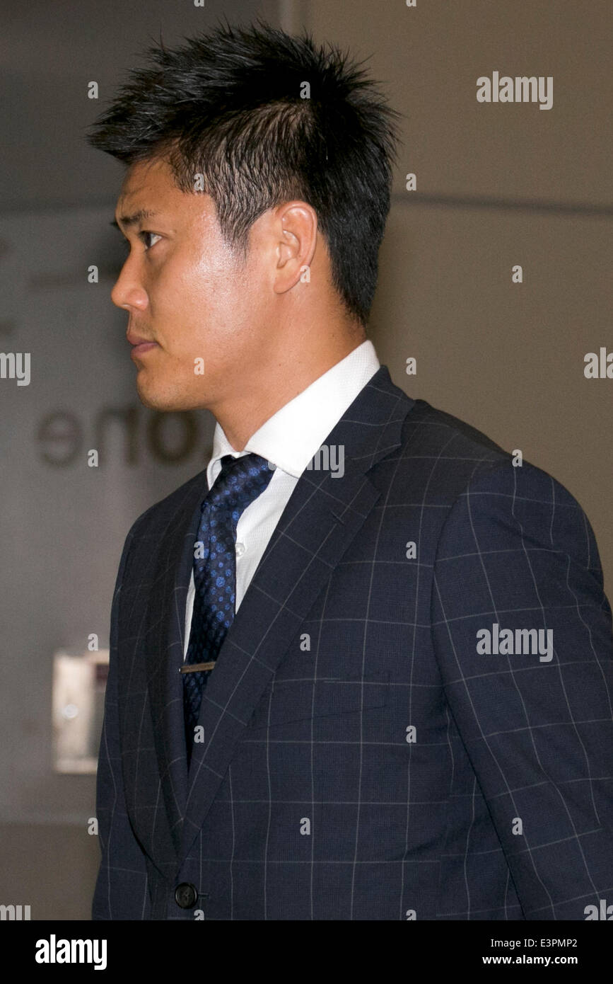 Chiba, Japan. 27th June, 2014. Japan national football team, Eiji Kawashima, June 27, 2014, Chiba, Japan - Eiji Kawashima arrives at Narita International Airport with other members of the Japan national football team. Members of the Japan national football team arrives at Narita with a disappointed look on their faces. They couldn't advance to the final 16 in '2014 FIFA World Cup Brazil' and came back earlier. Credit:  Rodrigo Reyes Marin/AFLO/Alamy Live News Stock Photo