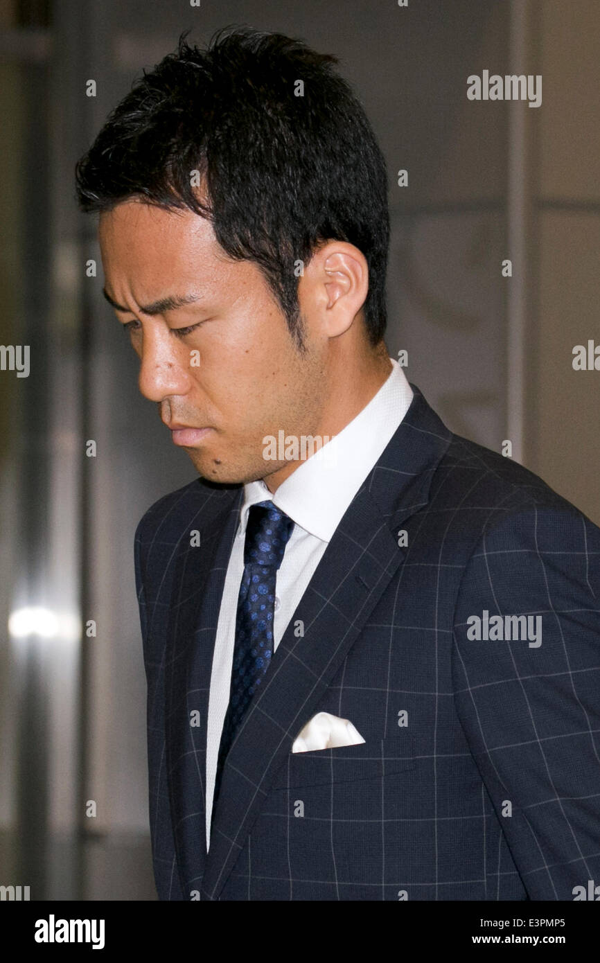 Chiba, Japan. 27th June, 2014. Japan national football team, Maya Yoshida, June 27, 2014, Chiba, Japan - Maya Yoshida arrives at Narita International Airport with members of the Japan national football team. Members of the Japan national football team arrives at Narita with a disappointed look on their faces. They couldn't advance to the final 16 in '2014 FIFA World Cup Brazil' and came back earlier. Credit:  Rodrigo Reyes Marin/AFLO/Alamy Live News Stock Photo