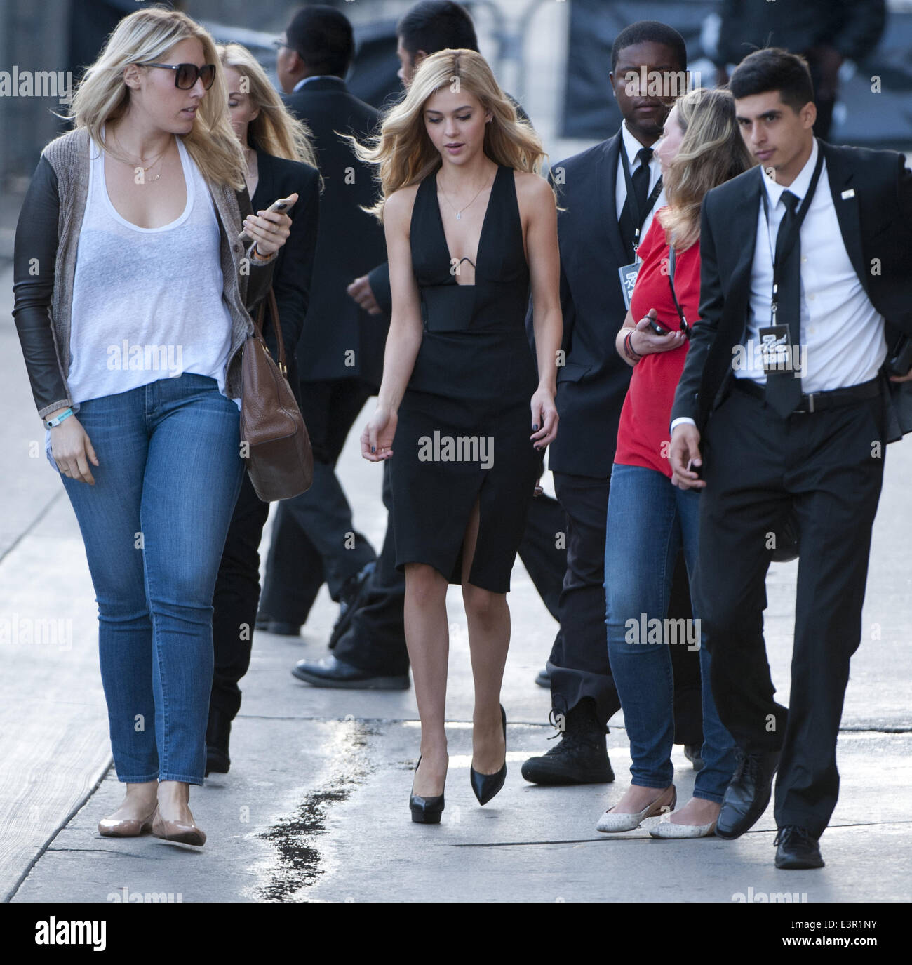 Nicola peltz and mark wahlberg hi-res stock photography and images - Alamy